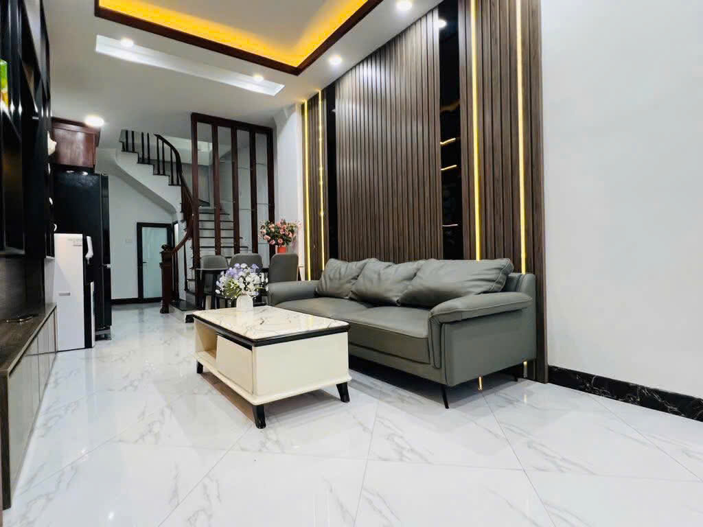 Cho thuê nhà nguyên căn Phố Hoàng Mai 6 tầng, 33m2, 3 ngủ khép kín 16 Triệu - Ảnh chính